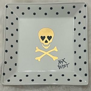 NWT* Betsey Johnson XOX Trinket Tray with Gold Skull and Crossbones